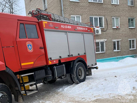 Спасатели эвакуировали 15 человек из горящего дома в Иванове